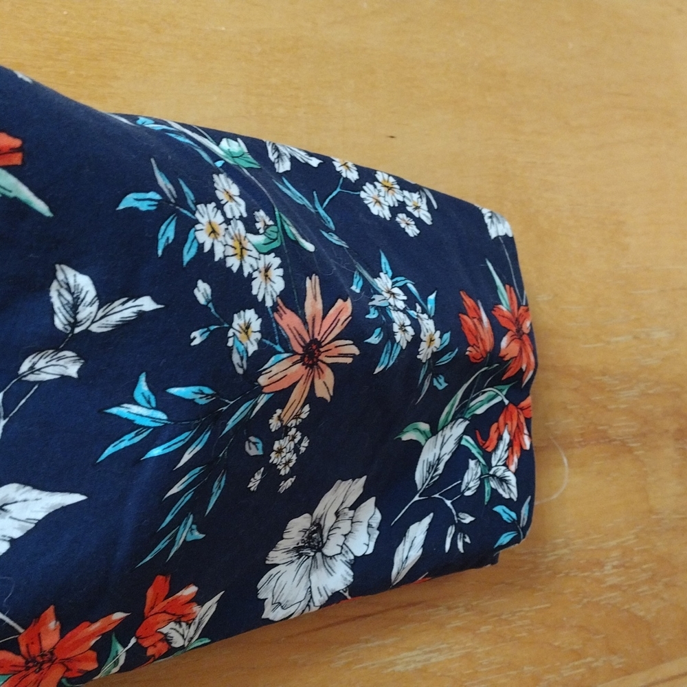 Roz & Ali floral print pants. Size 16W - Picture 8 of 12
